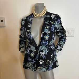 Gorgeous Floral Navy Blazer with Blue and white details ❤️M